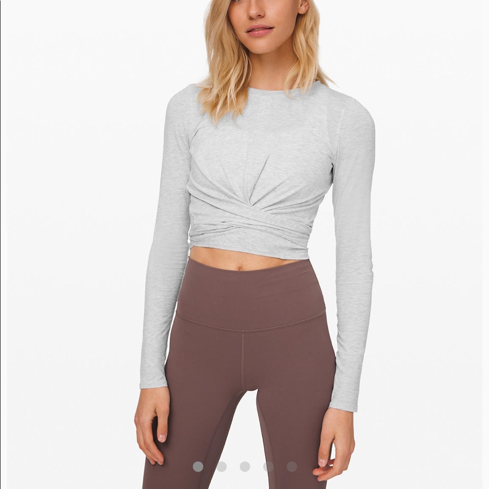 Lululemon “time to restore” top